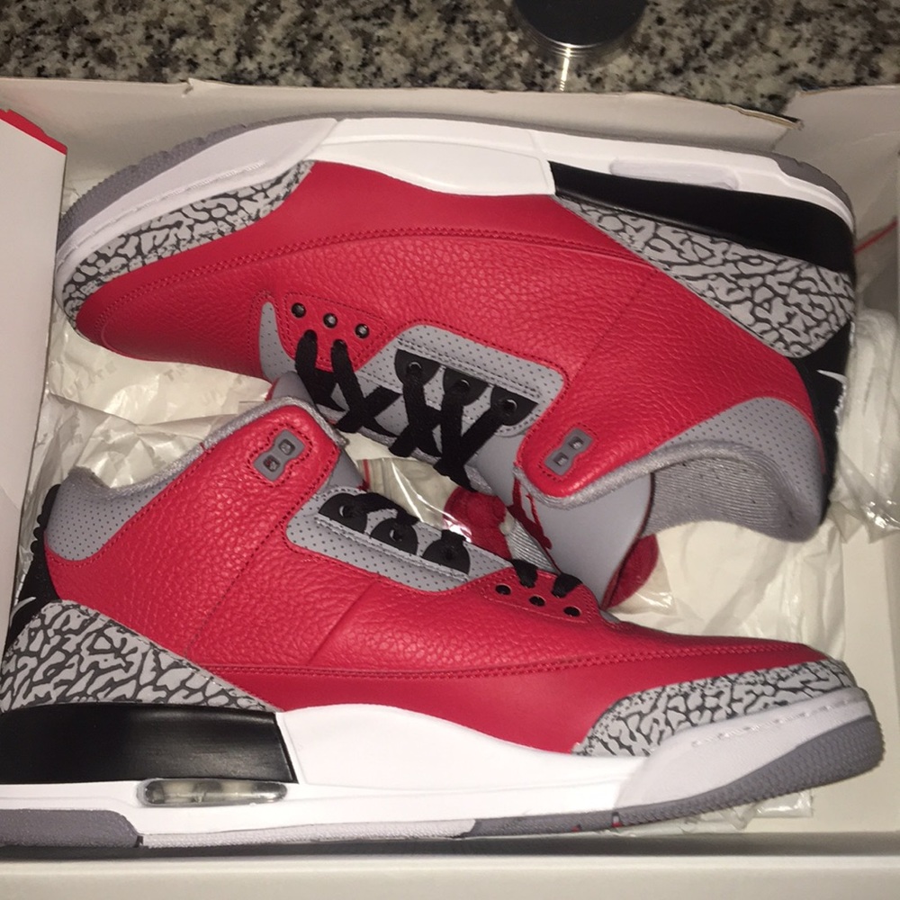 Jordan 3 Fire Red SE